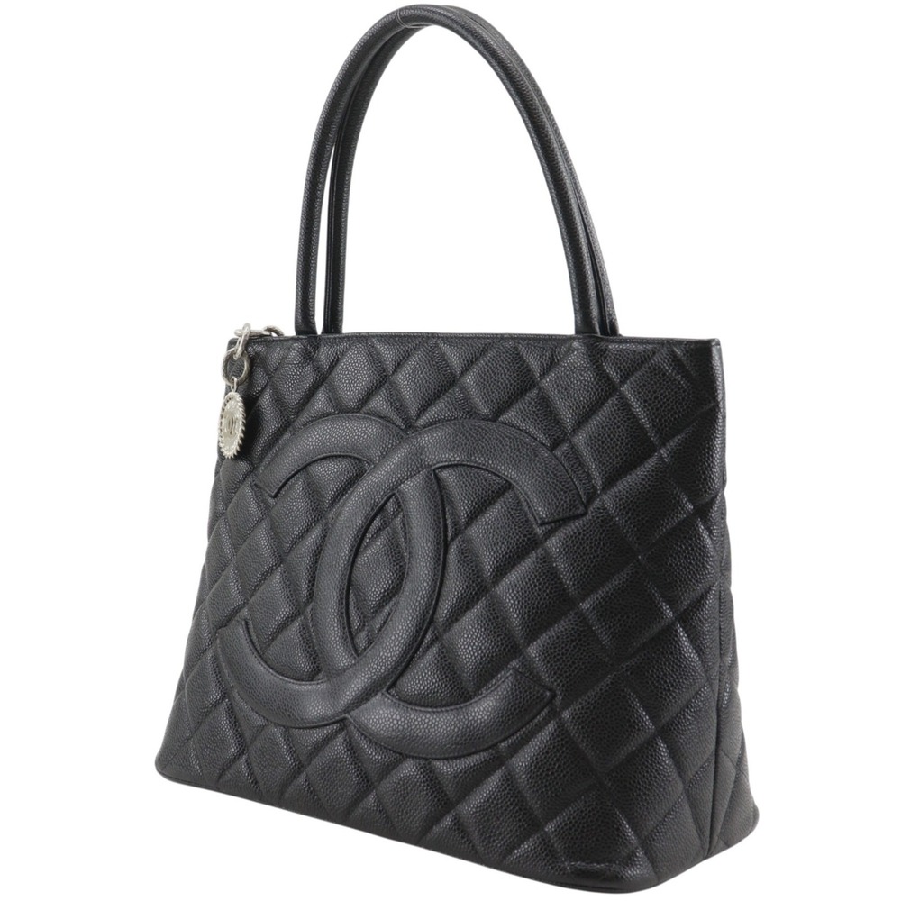 Chanel Medallion Tote Bag (A01804), a reissue tote bag made of caviar leather... - Picture 2 of 15